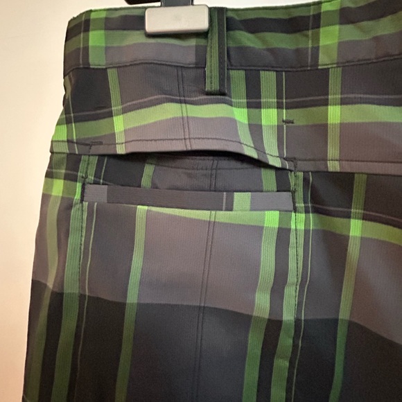 IZOD PLAID GOLF SHORTS - Picture 10 of 14